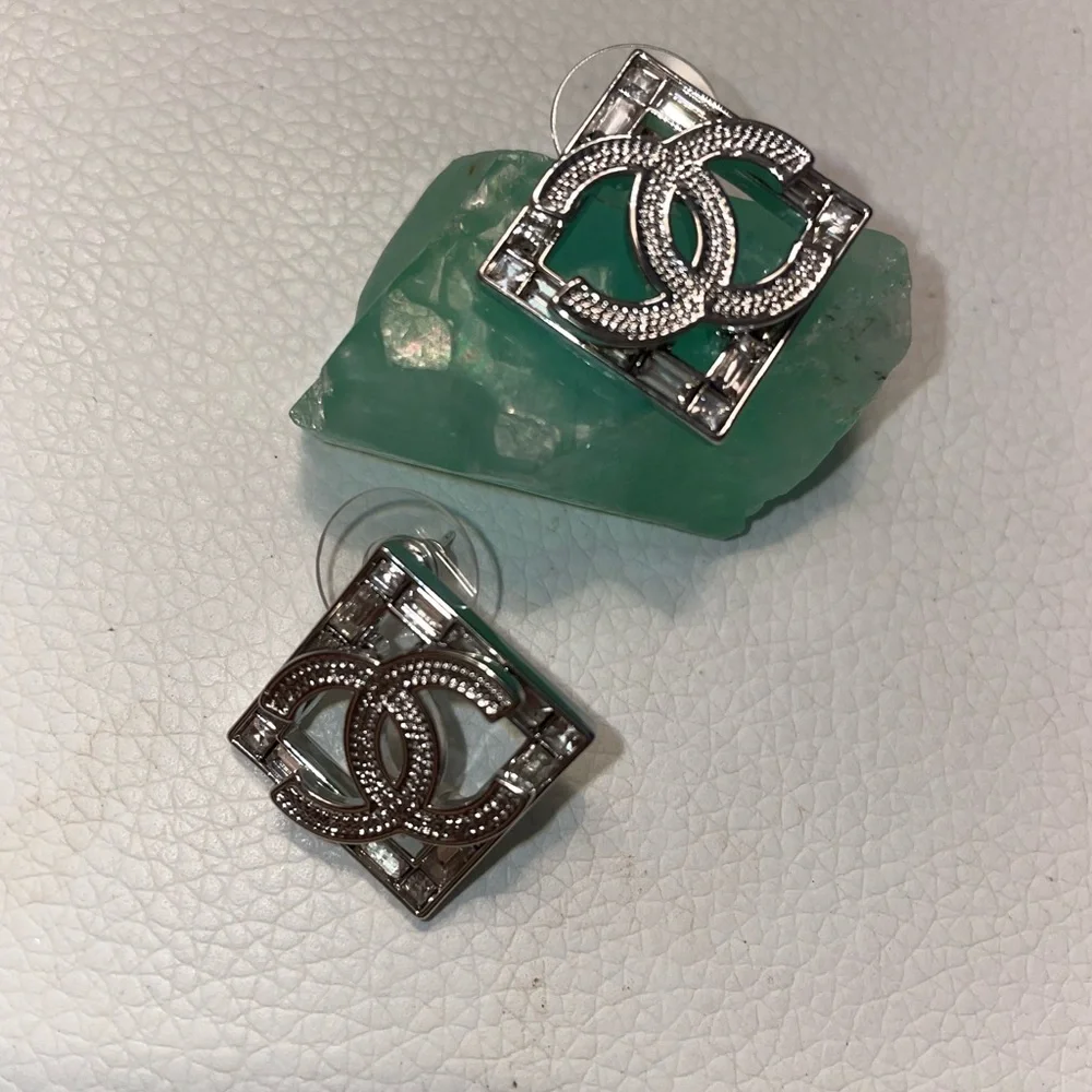 Elegant Chanel Silver tone Earrings with crystals collection 2022 - Picture 7 of 16